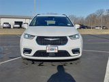 Used 2022 Chrysler Pacifica Touring-L image 3