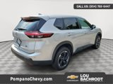 Used 2024 Nissan Rogue SV image 5