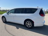 Used 2024 Chrysler Pacifica Limited image 2