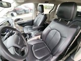 Used 2023 Chrysler Pacifica Touring-L image 4
