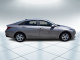 Used 2022 Hyundai Elantra SE image 3