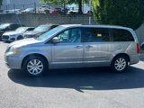 Used 2016 Chrysler Town & Country Touring image 4