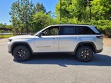 New 2025 Jeep Grand Cherokee Altitude image 4