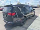 Used 2018 Chrysler Pacifica Touring-L w/ Advanced Safetytec Group image 2