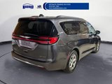 Used 2023 Chrysler Pacifica Limited image 5