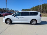 Used 2022 Chrysler Voyager LX image 5
