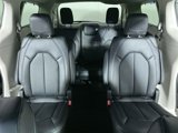 Used 2022 Chrysler Pacifica Touring-L image 5