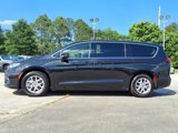 Used 2023 Chrysler Pacifica Touring-L image 4