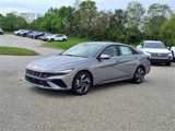 New 2025 Hyundai Elantra SEL image 2