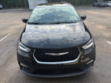 Used 2023 Chrysler Pacifica Touring-L image 3