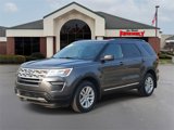 Used 2018 Ford Explorer XLT image 2