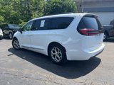 Used 2023 Chrysler Pacifica Limited image 4