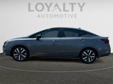 Used 2021 Nissan Versa SR w/ Convenience Package image 2