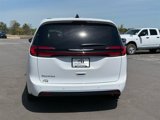 Certified 2025 Chrysler Pacifica Select image 4