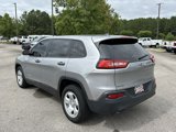 Used 2017 Jeep Cherokee Sport image 5