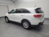 Used 2017 Kia Sorento LX image 3