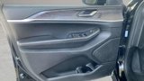 Used 2023 Jeep Grand Cherokee Limited image 2