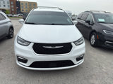 Used 2021 Chrysler Pacifica Touring w/ Cold Weather Group image 3