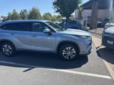 Used 2020 Toyota Highlander XLE image 2
