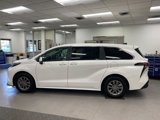 Used 2024 Toyota Sienna LE image 2