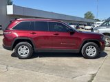Used 2023 Jeep Grand Cherokee Laredo image 2