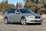 Used 2010 Volvo S40 T5 R-Design image 2