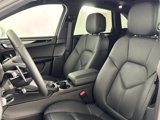 Certified 2024 Porsche Macan image 4