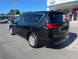 Used 2023 Chrysler Pacifica Touring-L image 3