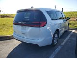 Used 2023 Chrysler Pacifica Touring-L image 4
