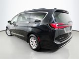 Used 2022 Chrysler Pacifica Touring-L image 5