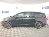 Used 2018 Chrysler Pacifica Touring-L w/ Premium Audio Group image 6
