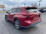 Used 2021 Toyota Highlander XLE image 3