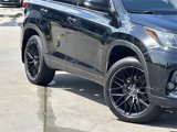 Used 2019 Toyota Highlander SE image 3