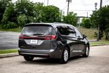 Used 2022 Chrysler Pacifica Touring-L image 5