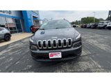 Used 2017 Jeep Cherokee Latitude w/ Cold Weather Group image 3