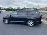 Used 2017 Chrysler Pacifica Touring-L Plus image 4
