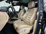 Certified 2022 Porsche Macan image 5