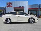 Used 2018 Toyota Prius Three image 2