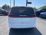 Used 2022 Chrysler Pacifica Touring-L image 6