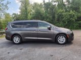 Used 2022 Chrysler Pacifica Touring-L image 4