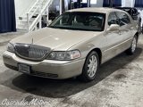 Used 2011 Lincoln Town Car Signature Limited image 4