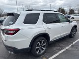 Certified 2024 Honda Pilot Touring image 2