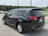 Used 2017 Chrysler Pacifica Touring-L image 5