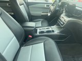 Used 2022 Ford Explorer XLT w/ Equipment Group 202A image 3