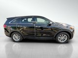 Used 2017 Kia Sorento L image 4