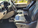 Used 2023 Chrysler Pacifica Touring-L image 5