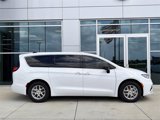 New 2025 Chrysler Pacifica Select image 3