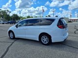 Used 2023 Chrysler Pacifica Touring-L image 6