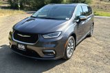 New 2023 Chrysler Pacifica Limited w/ Uconnect Theater Family Group image 4