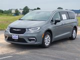 Used 2023 Chrysler Pacifica Touring-L image 3
